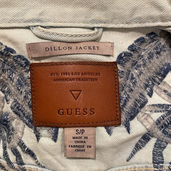 **LIKE NEW** GUESS Acid Wash Embroidered Jean Dillon Jacket. Size S. - Picture 3 of 8